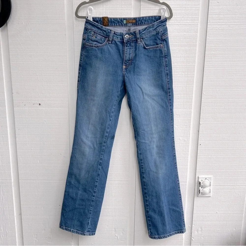Women’s Aura by Wrangler Low Rise Bootcut Medium Wash Riding Jeans / 4P Tall